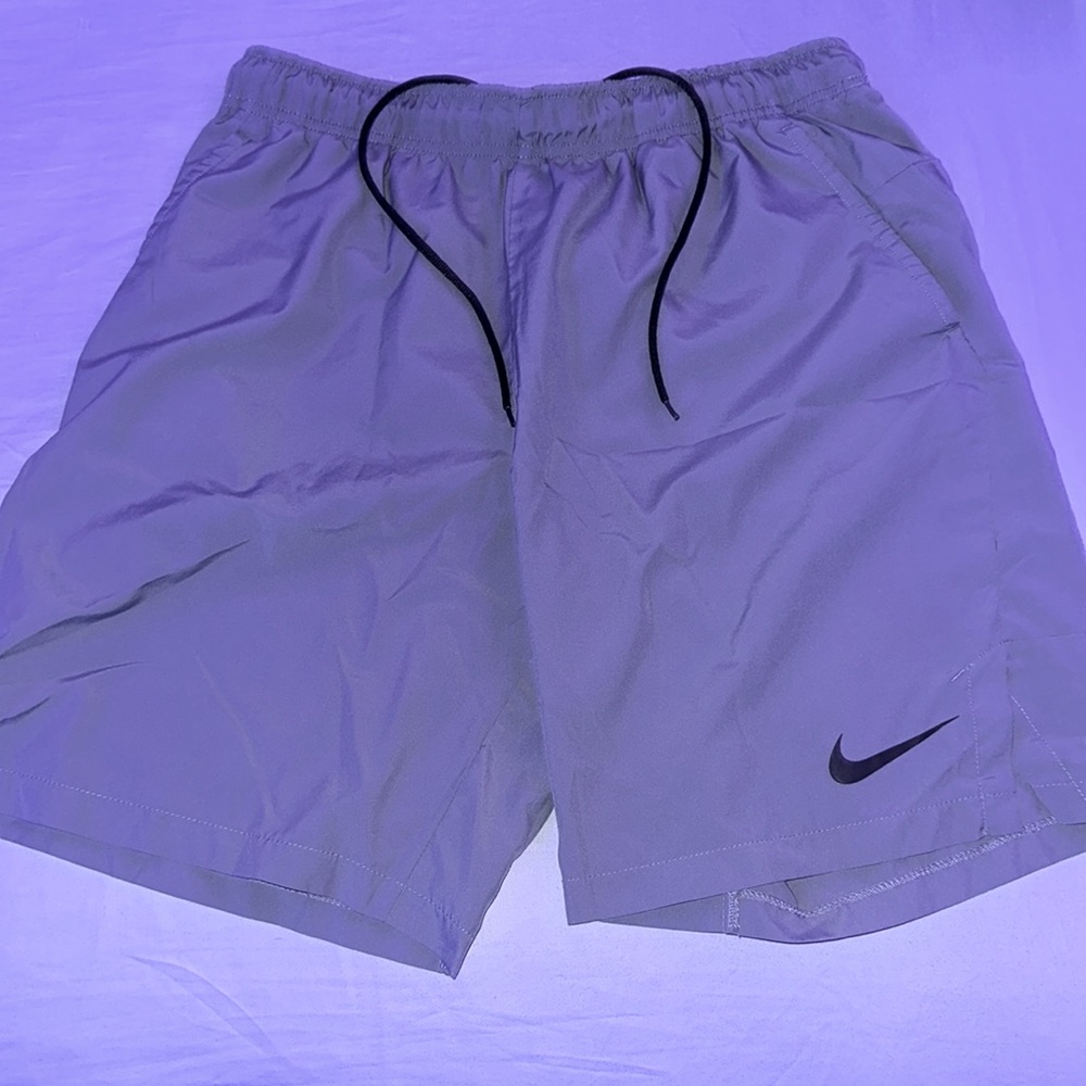 Men’s large gray Nike shorts